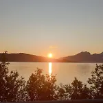 7 Person In Grovfjord Nyaraló *