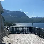7 Person In Grovfjord