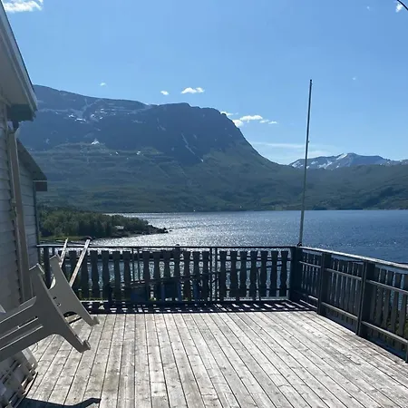 7 Person In Grovfjord